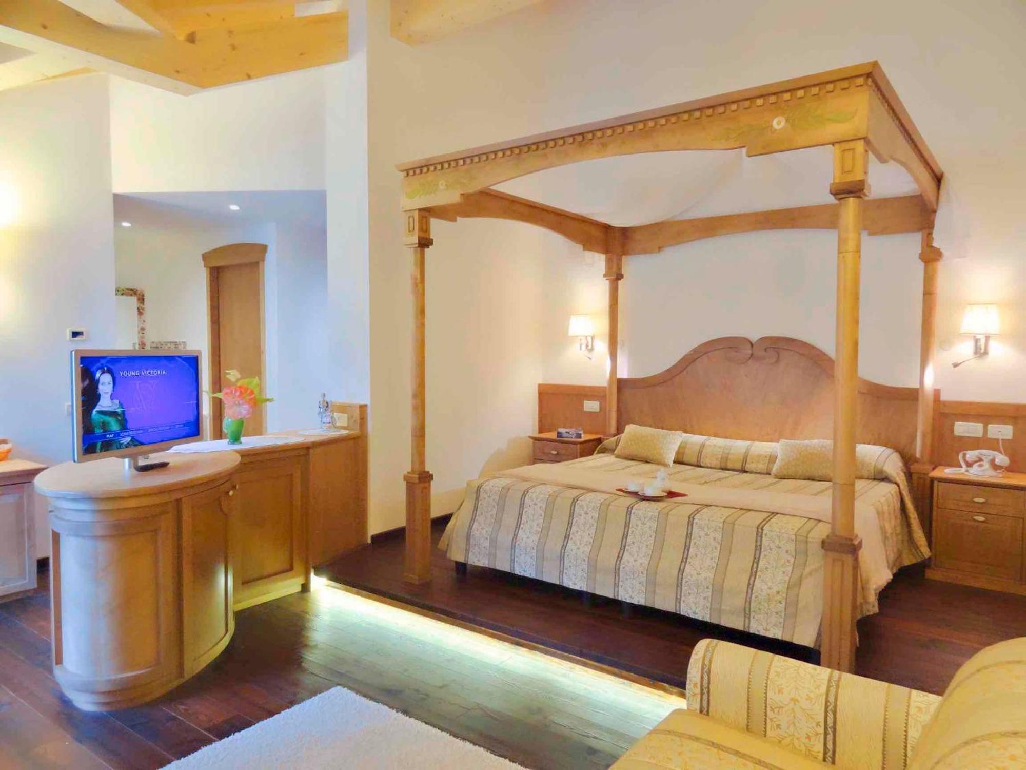 Alledolomiti Boutique Lake Hotel - Adults Friendly Молвена Екстериор снимка