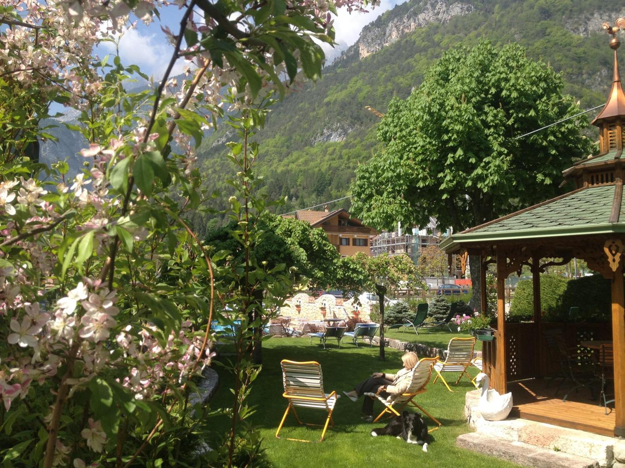Alledolomiti Boutique Lake Hotel - Adults Friendly Молвена Екстериор снимка